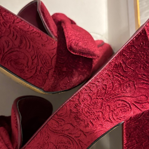 Bella Vita Gala 2 Women's red velour damask heels - Picture 3 of 8